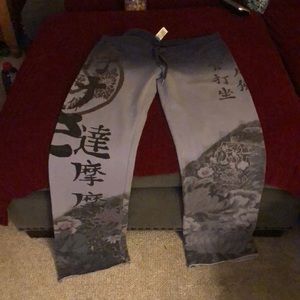 COMFY Lucky Brand Sweats. Beautiful Asian artwork.